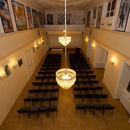 Grand Aranybika Отель Дебрецен