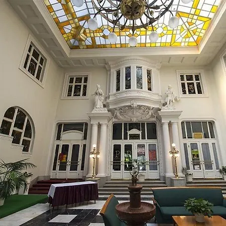 Grand Aranybika Szálloda 3*