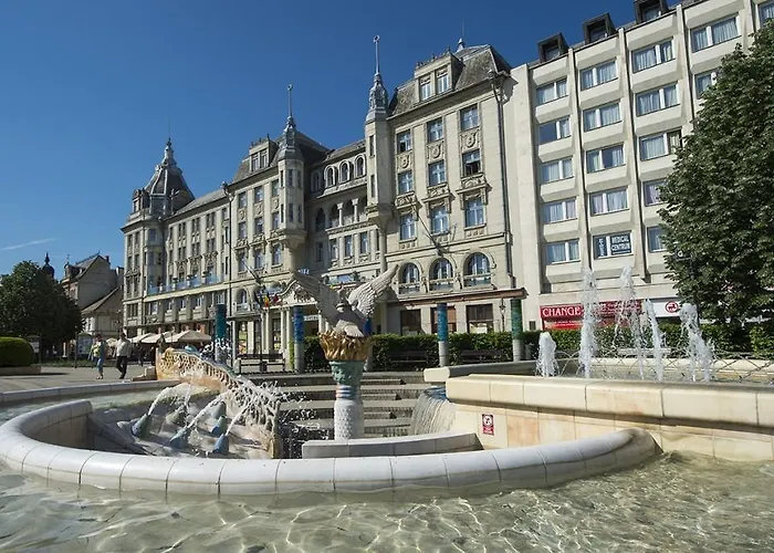 Grand Aranybika ديبريتْسين